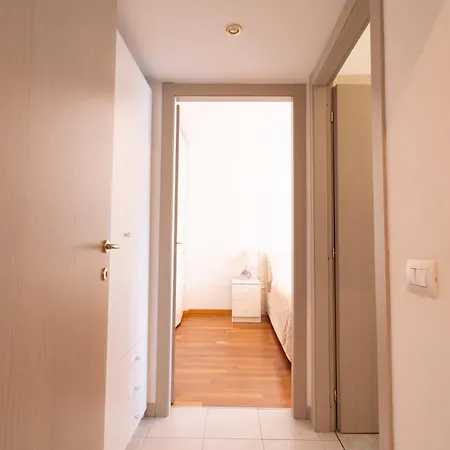 Apartman I Host - Adamello 8 Milánó